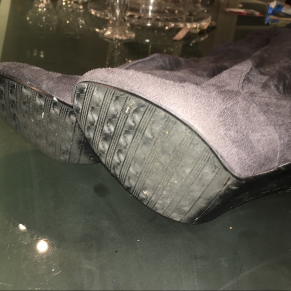 Faux suede boots with small heels almost new 🍂🍁 - Picture 3 of 6